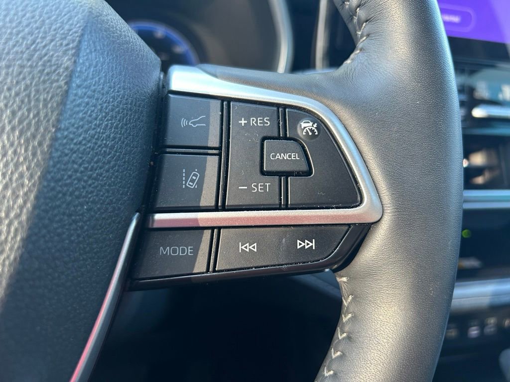 Used 2025 Toyota Highlander Limited AWD/4WD image 22