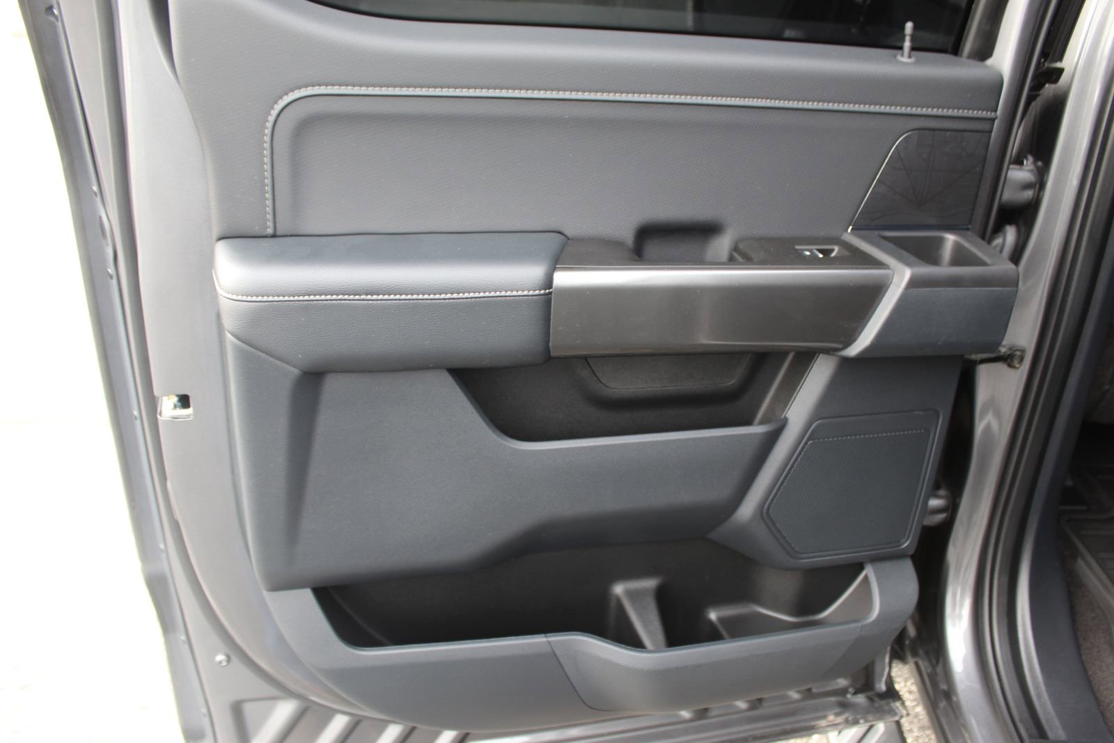 Used 2022 Ford F150 XLT w/ Equipment Group 302A High image 22