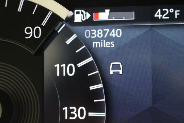 Used 2023 Land Rover Discovery Sport SE image 16