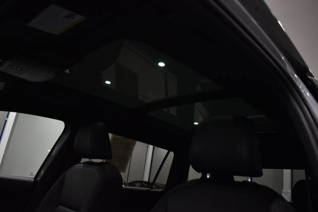 Used 2020 Volkswagen Tiguan SE R-Line image 34