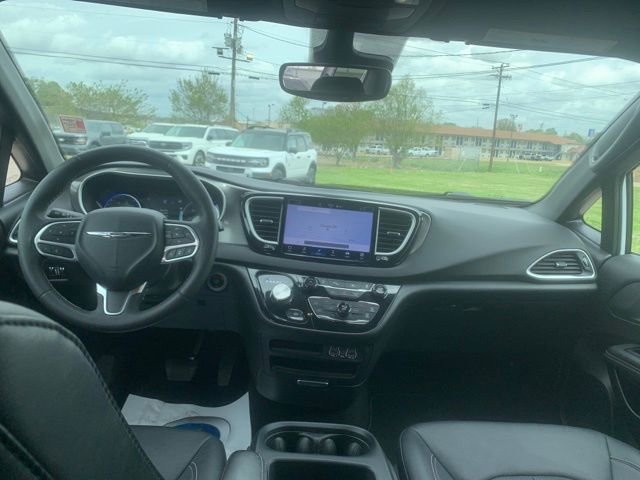 Used 2025 Chrysler Pacifica Select FWD image 25
