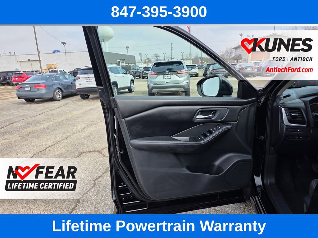 Used 2025 Nissan Rogue SV image 15