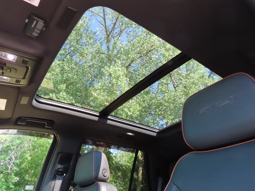 Certified 2025 GMC Yukon AT4 AWD/4WD image 5
