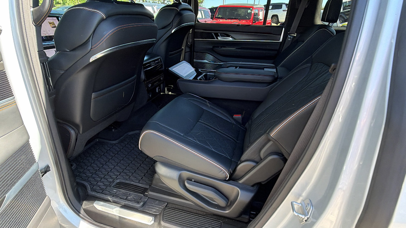 Certified 2025 Jeep Grand Wagoneer Series III w/ Quick Order Packagew 28T AWD/4WD image 25