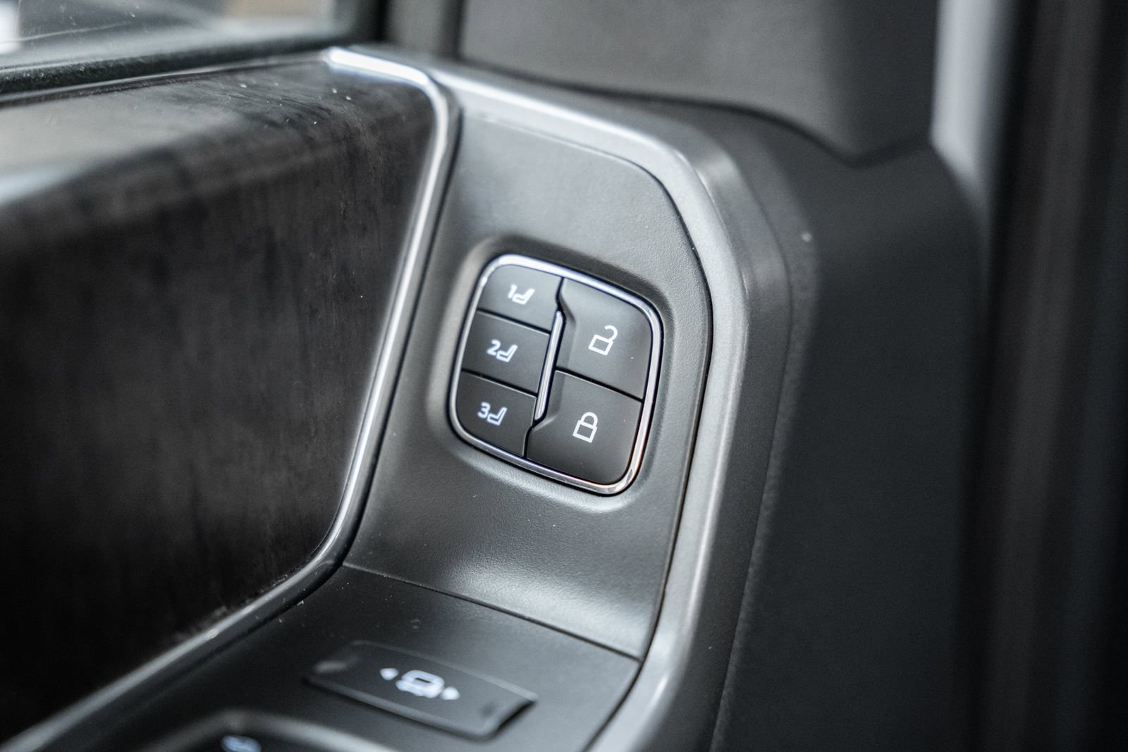 Used 2025 Ford F250 Lariat w/ Black Appearance Package image 46