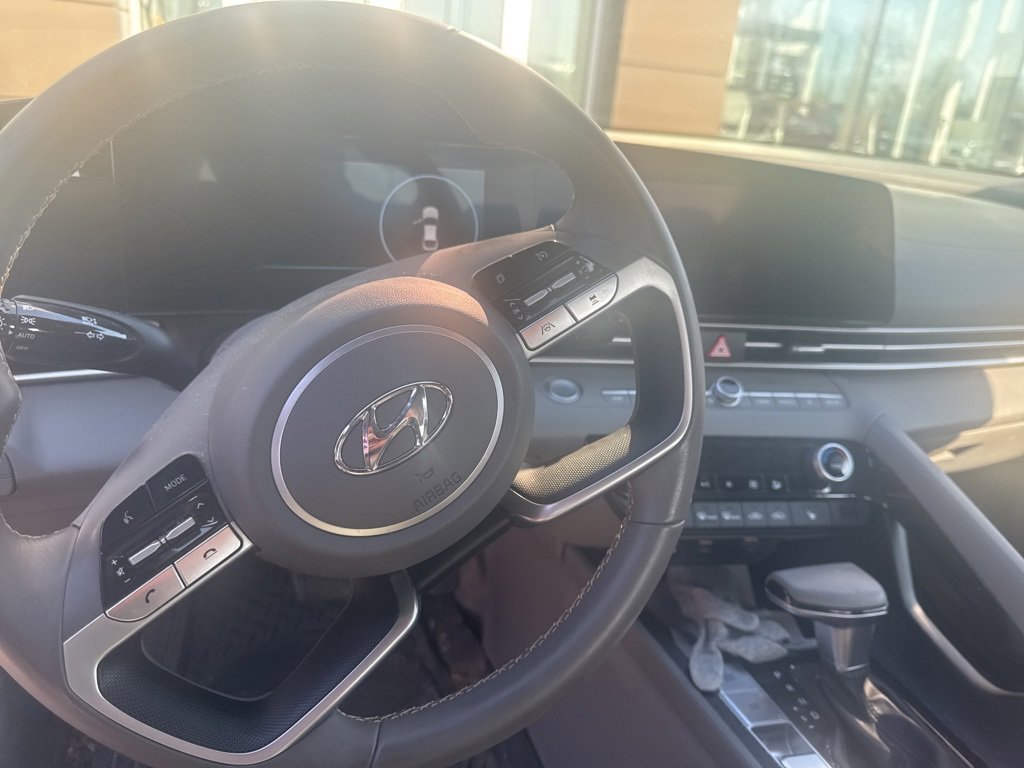 Used 2023 Hyundai Elantra SEL w/ Convenience Package image 11