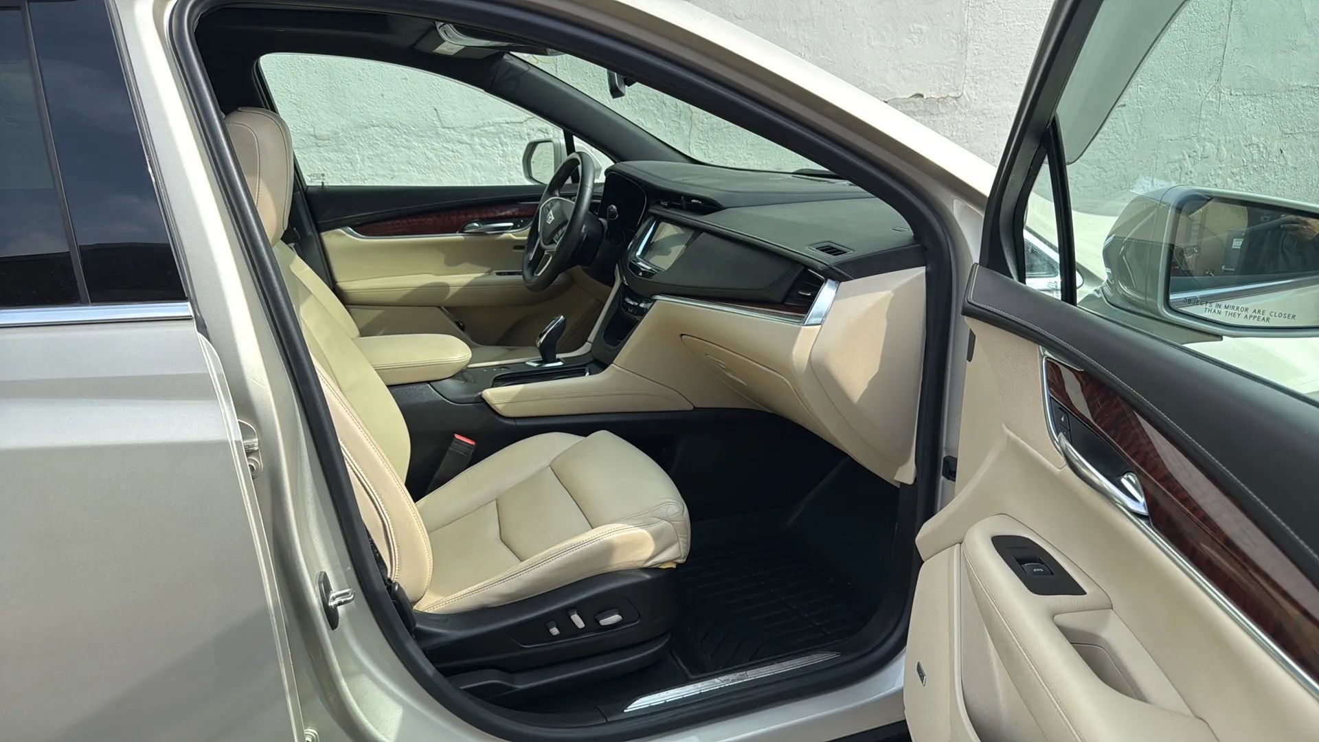 Used 2017 Cadillac XT5 Premium Luxury w/ LPO, Wheel Lock Package image 26