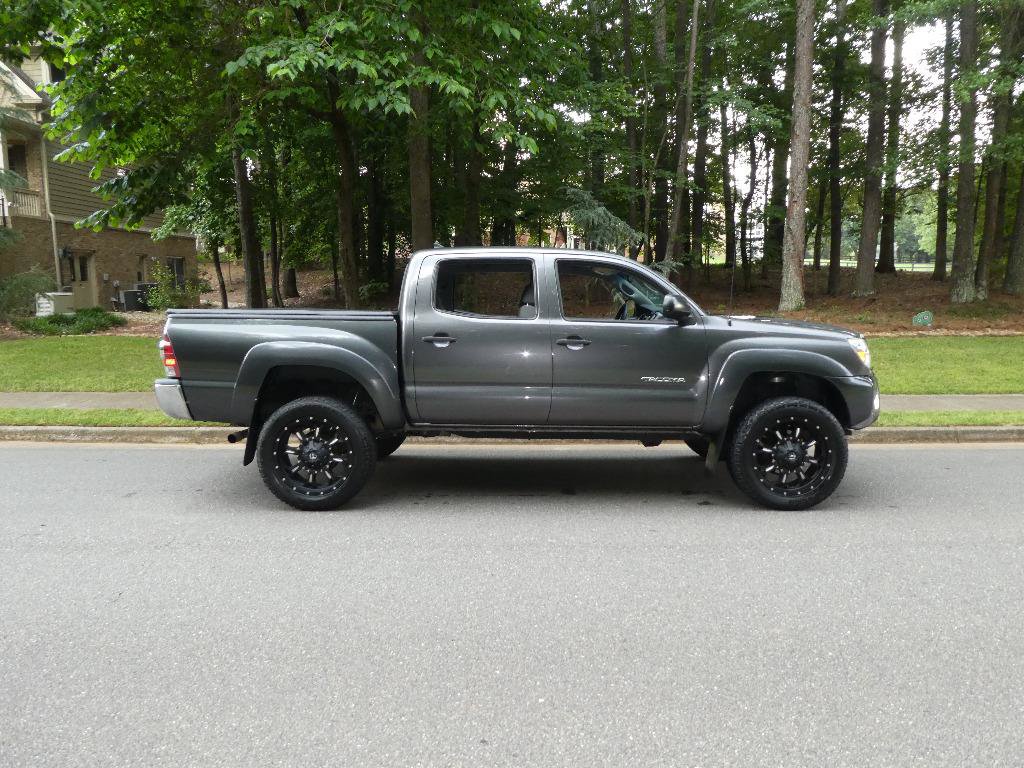 Used 2015 Toyota Tacoma 4x4 Double Cab w/ SR5 Package image 2