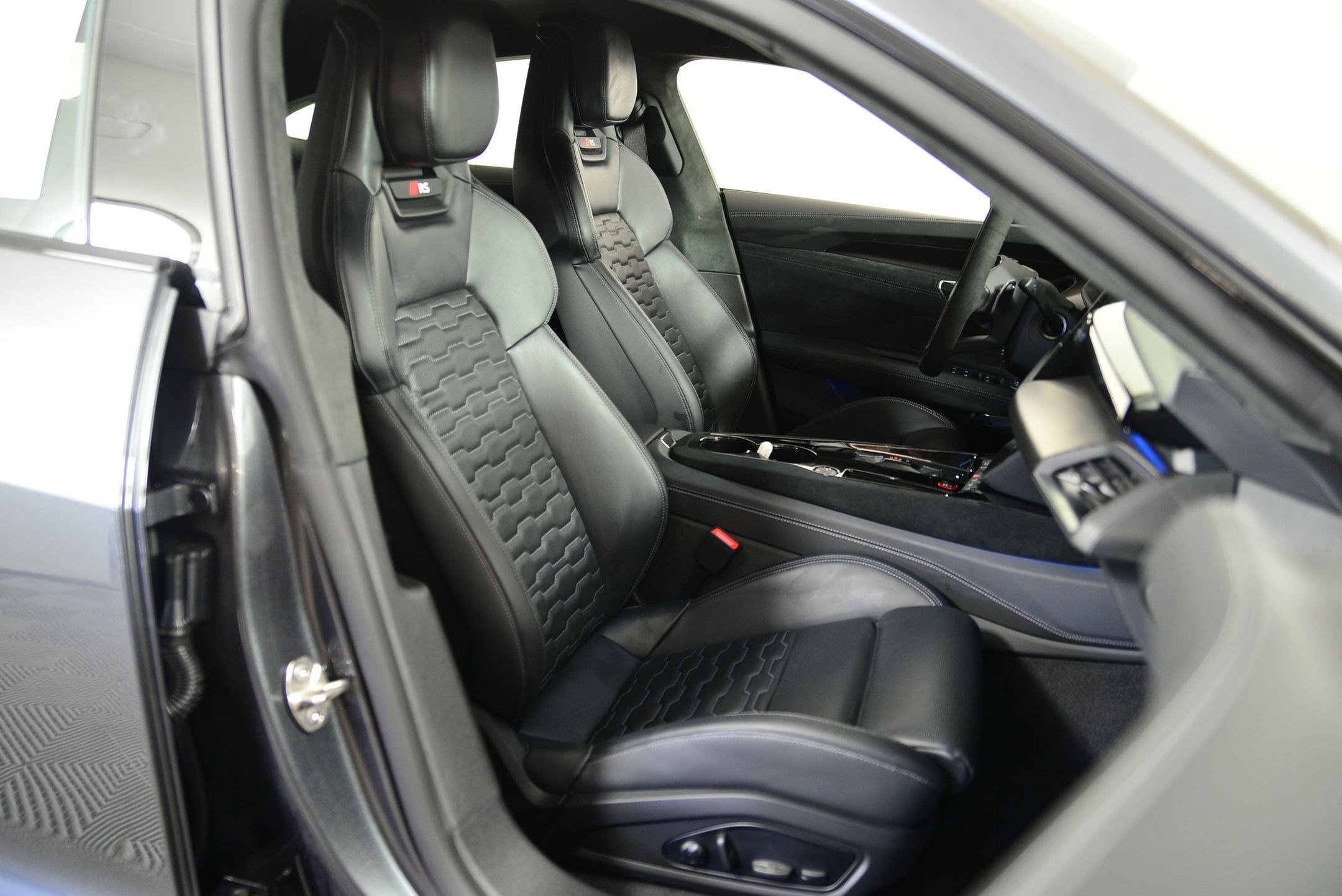 New 2025 Audi RS e-tron GT performance image 18