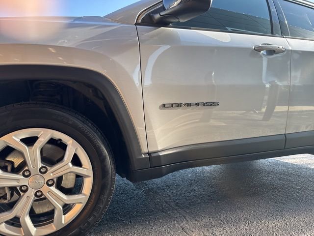 Used 2024 Jeep Compass Latitude image 6