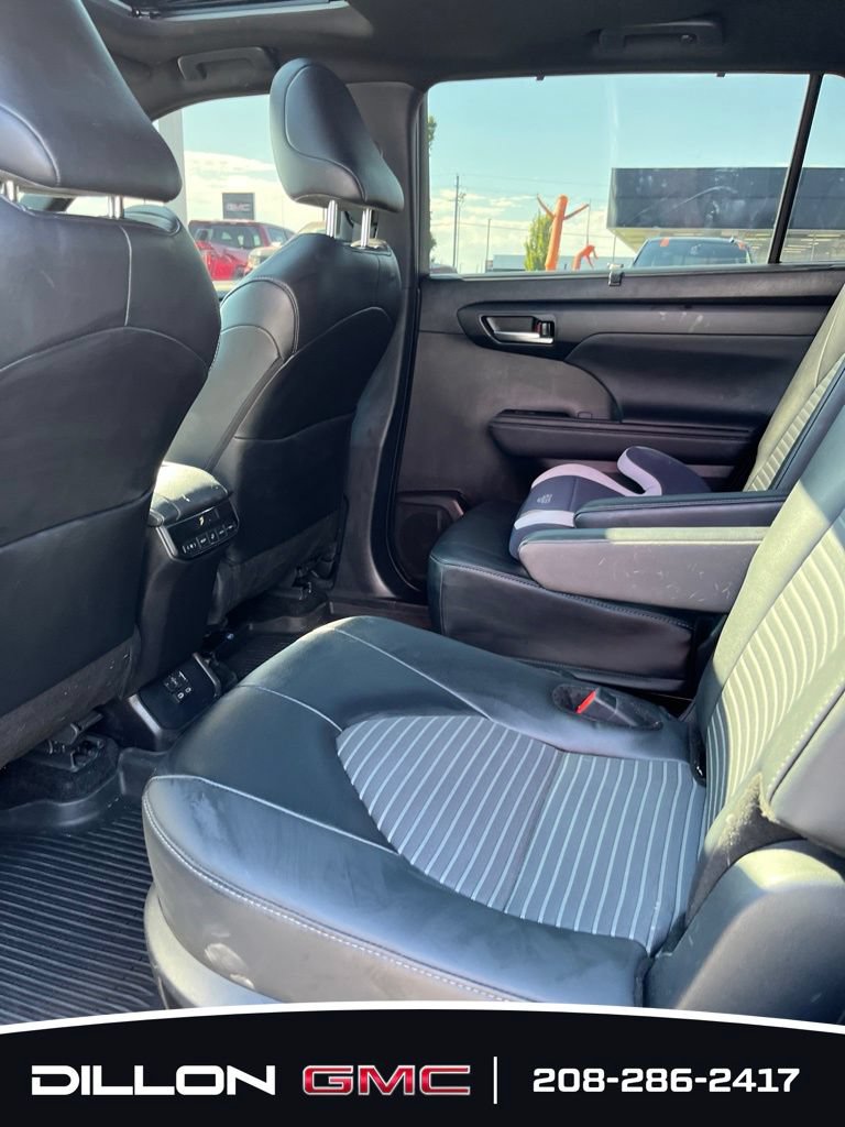 Used 2025 Toyota Highlander XSE AWD/4WD image 10