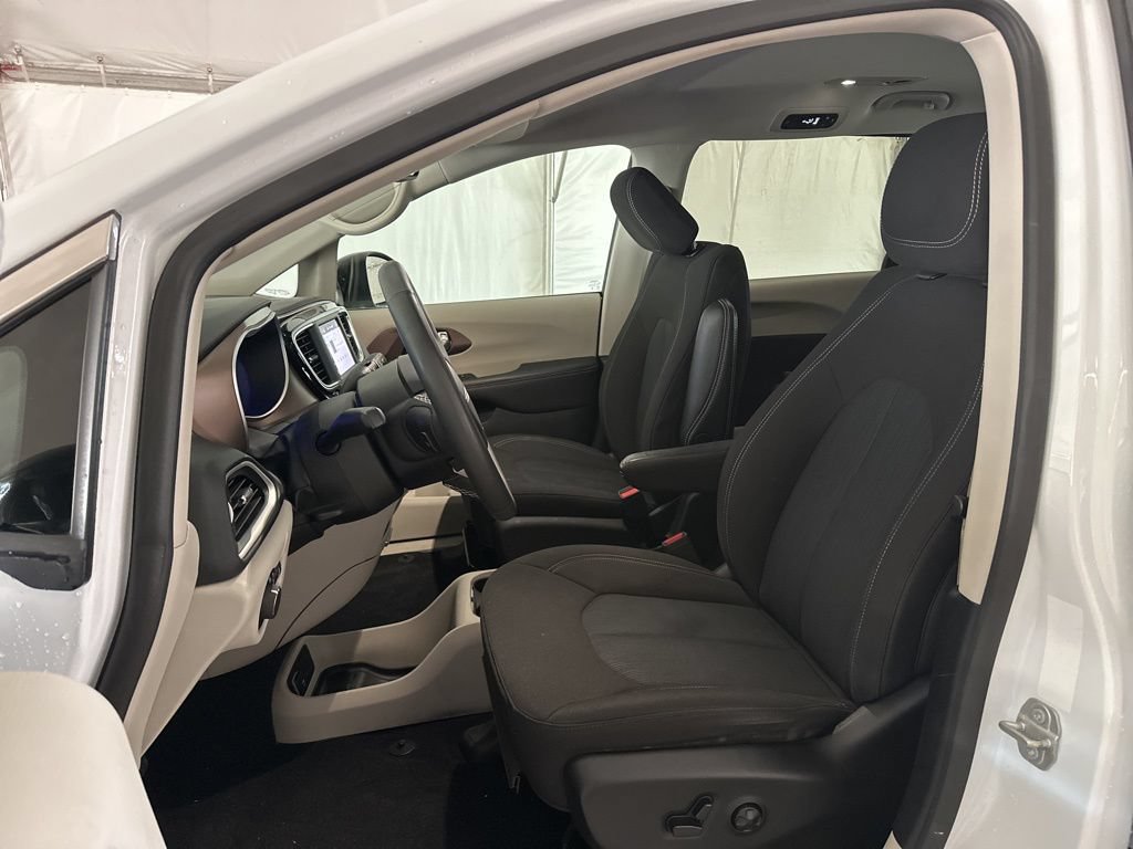 Used 2024 Chrysler Voyager LX FWD image 9