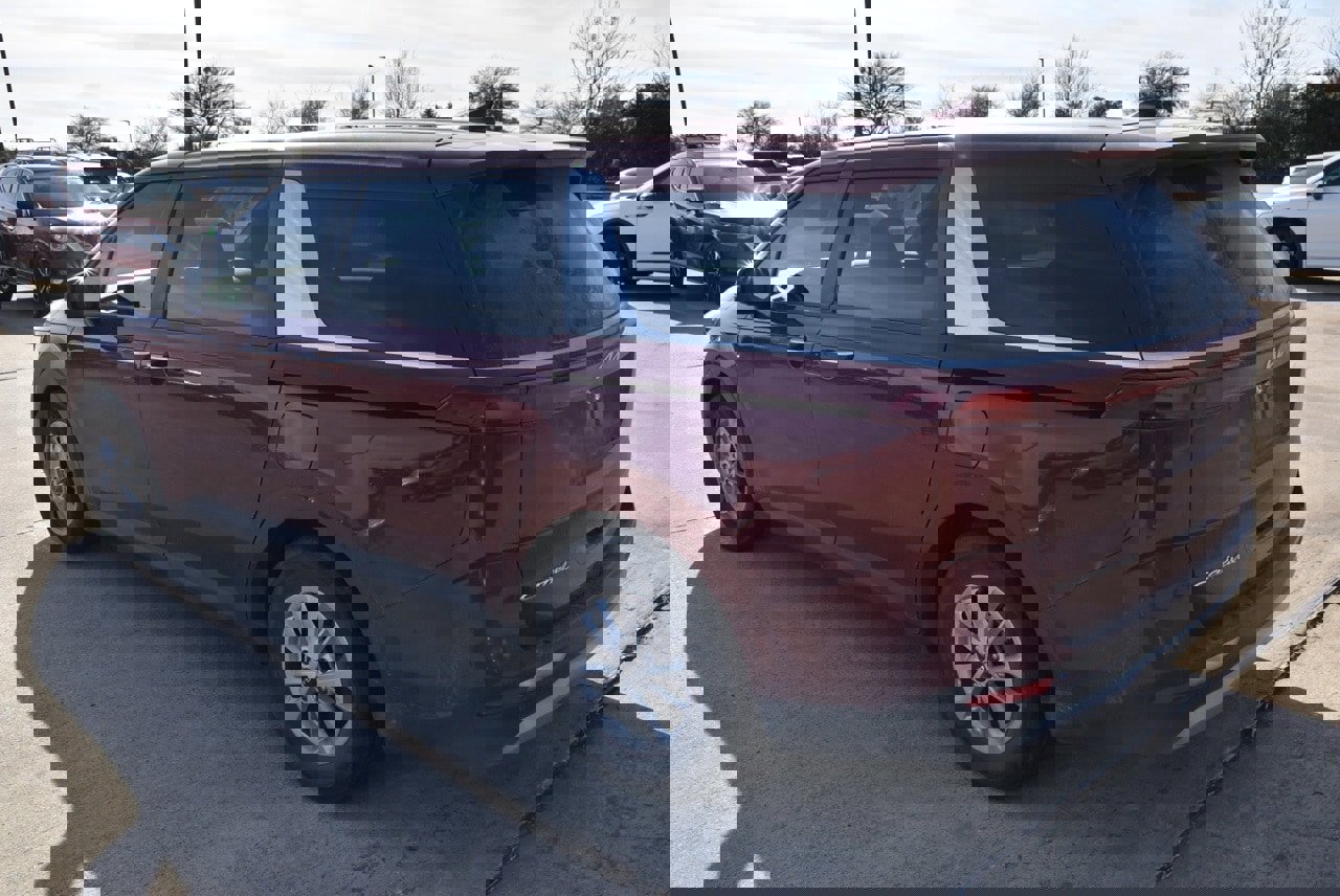 Used 2022 Kia Carnival LX image 9