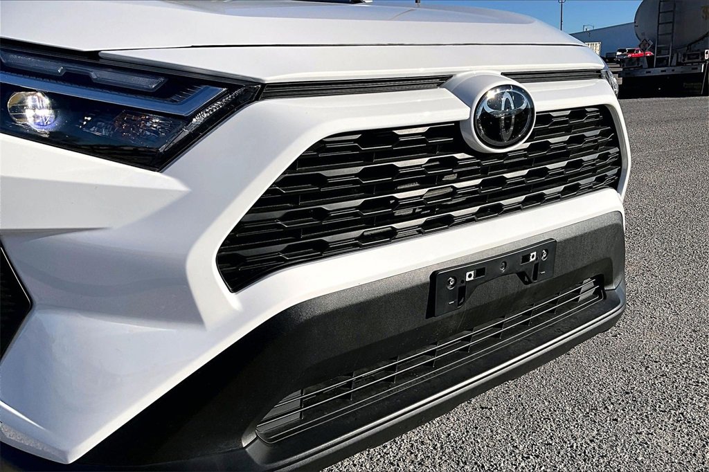 Used 2022 Toyota RAV4 XLE image 28