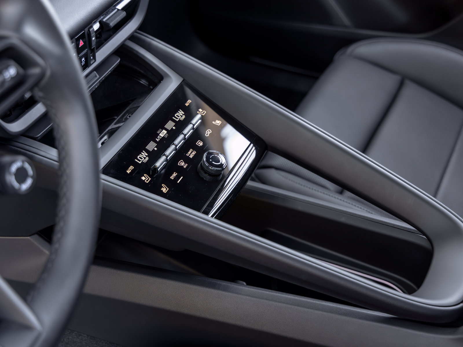 Certified 2025 Porsche Macan Electric RWD image 36
