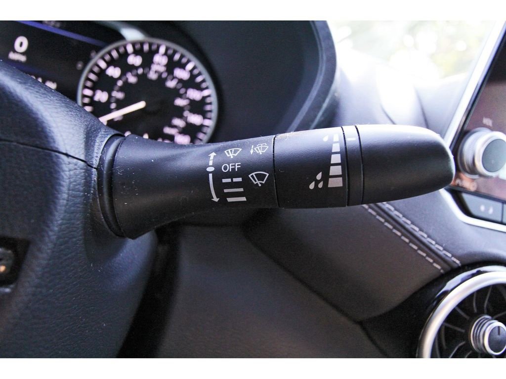 Used 2025 Nissan Sentra SV image 18