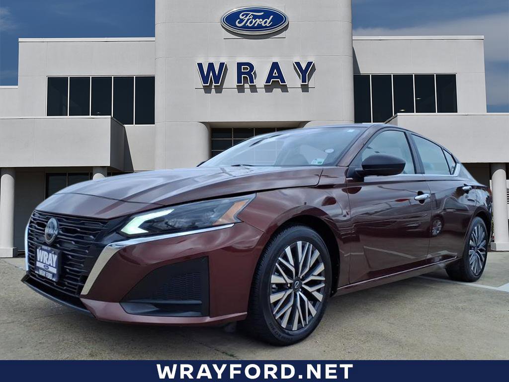 Used 2024 Nissan Altima 2.5 SV image 1