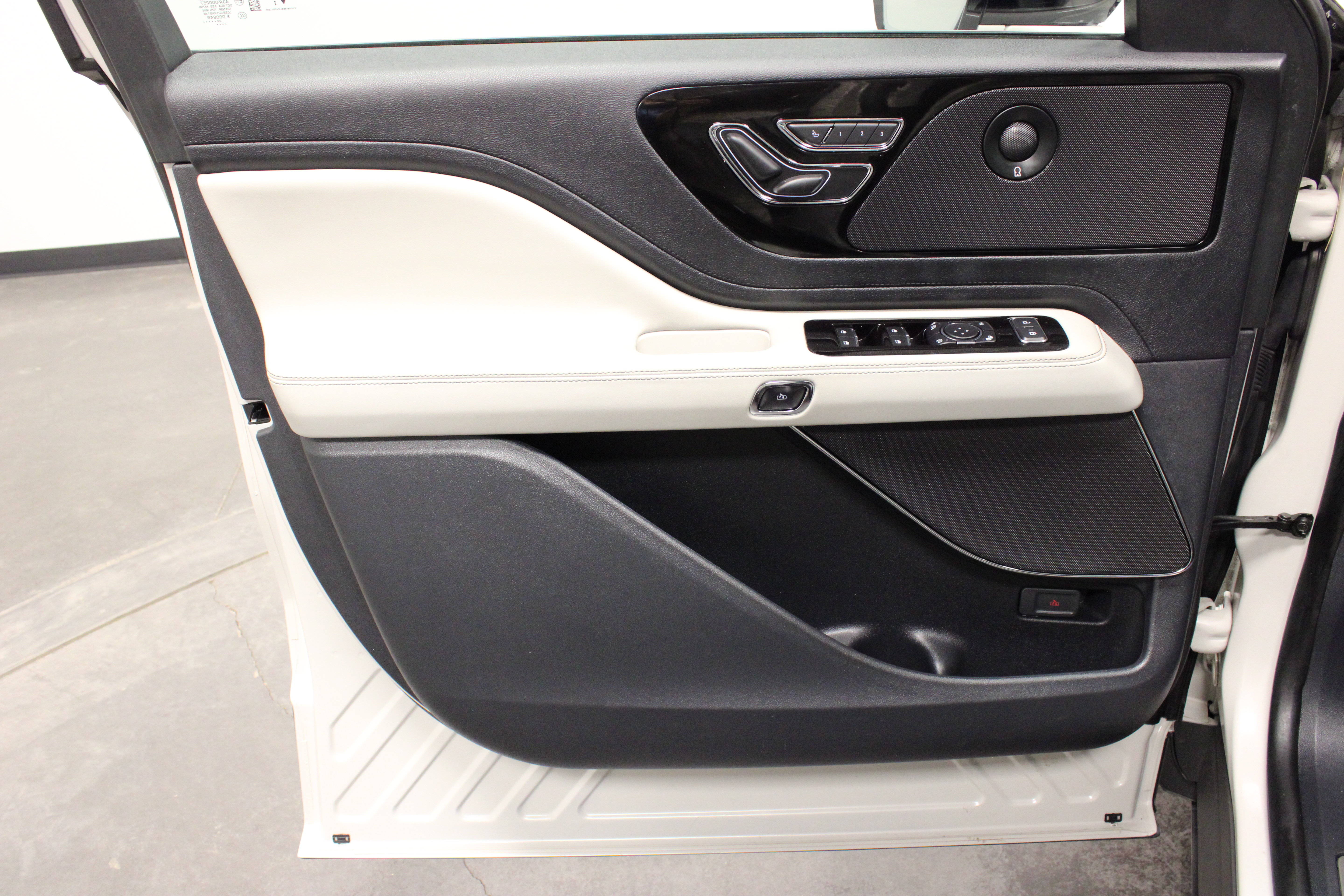 Used 2025 Lincoln Aviator Reserve w/ Illumination Package RWD image 20