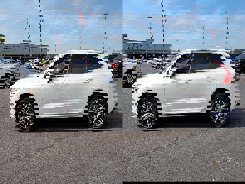 Used 2020 Volvo XC60 T6 Momentum w/ Protection Package image 4