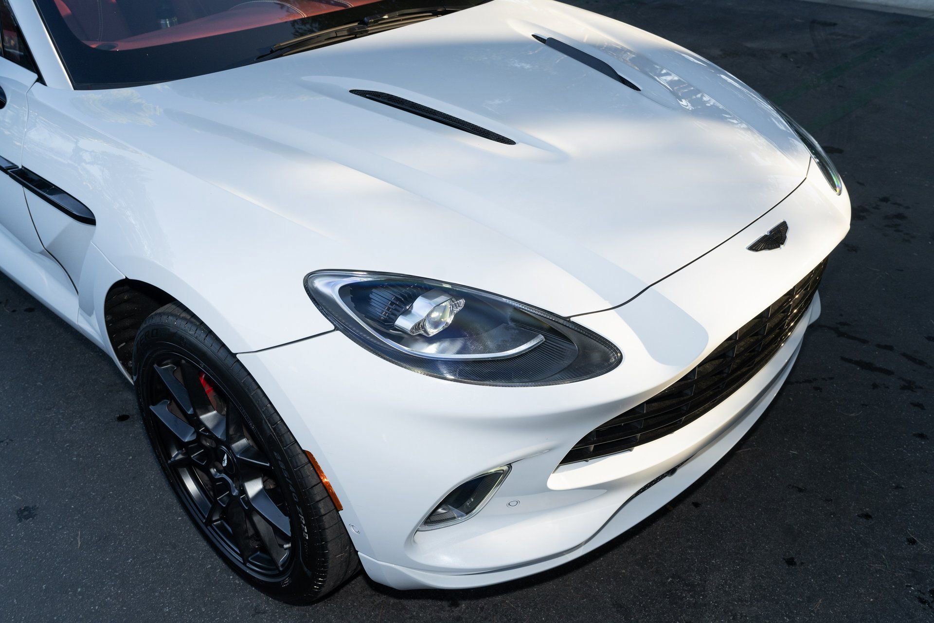 Used 2022 Aston Martin DBX image 9