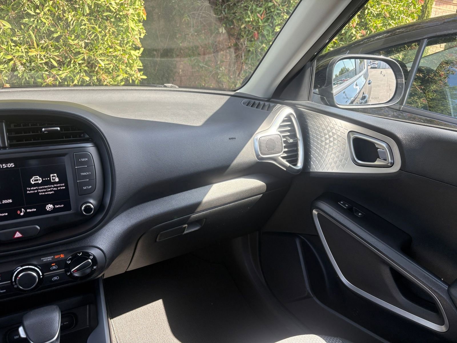 Used 2025 Kia Soul LX w/ LX Technology Package FWD image 33
