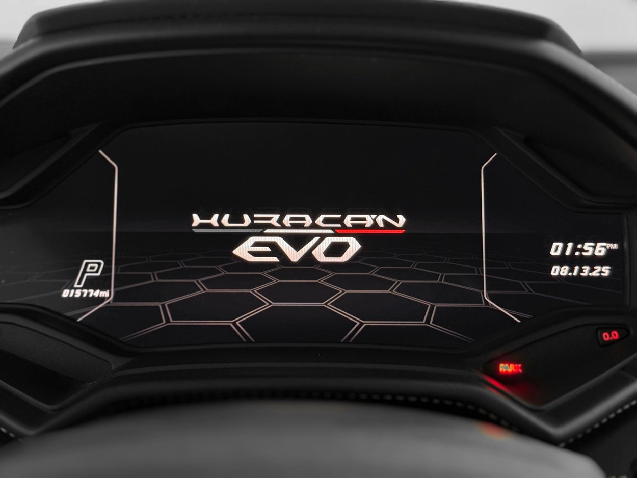 Used 2023 Lamborghini Huracan EVO image 11