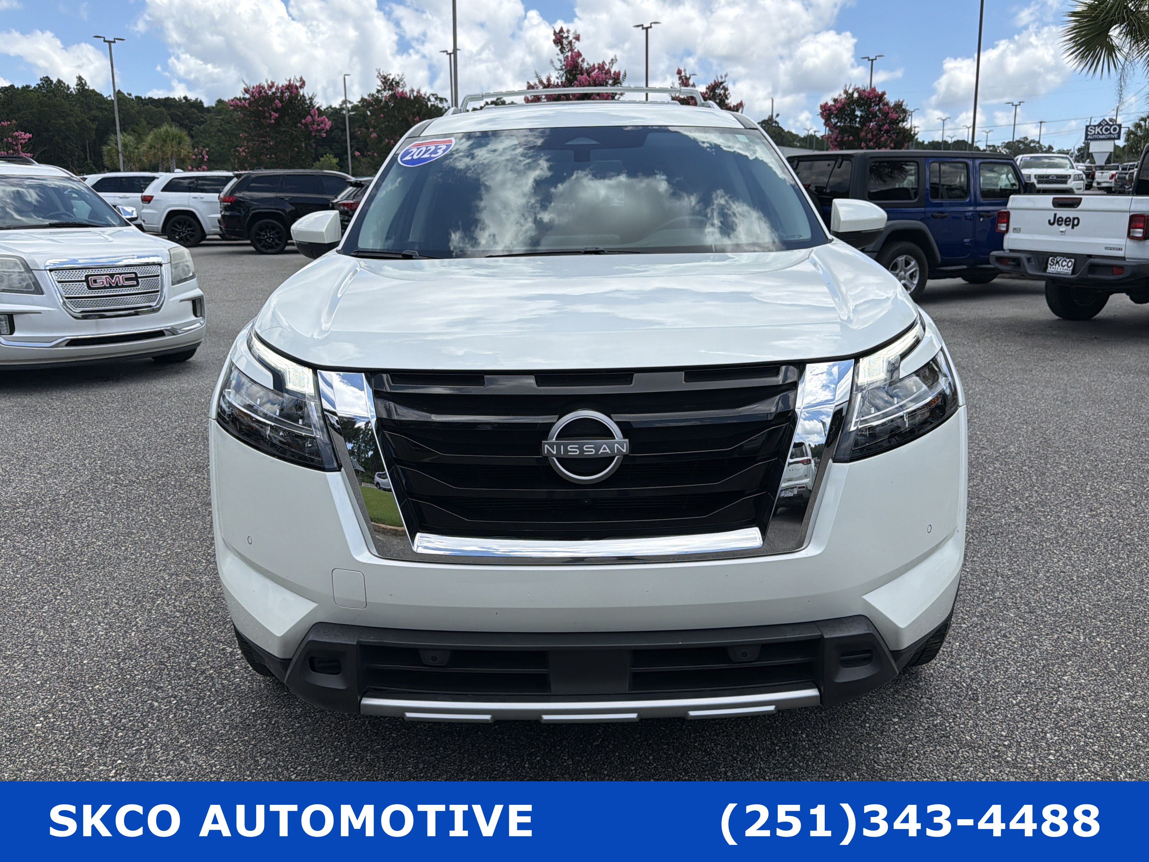 Used 2023 Nissan Pathfinder SL FWD image 8
