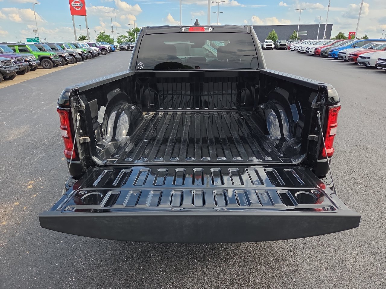 New 2026 RAM 1500 Big Horn w/ Night Edition AWD/4WD image 7
