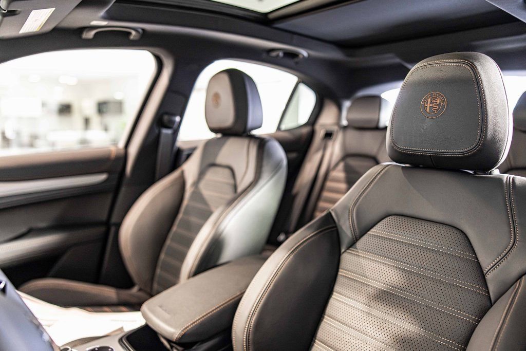 New 2025 Alfa Romeo Stelvio Sprint image 19