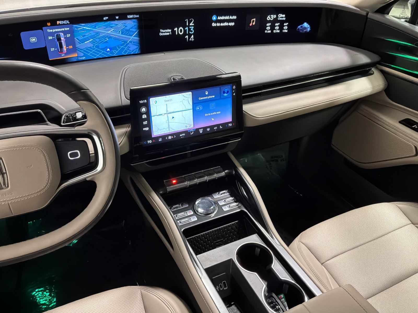 Used 2025 Lincoln Nautilus Premier AWD/4WD image 8