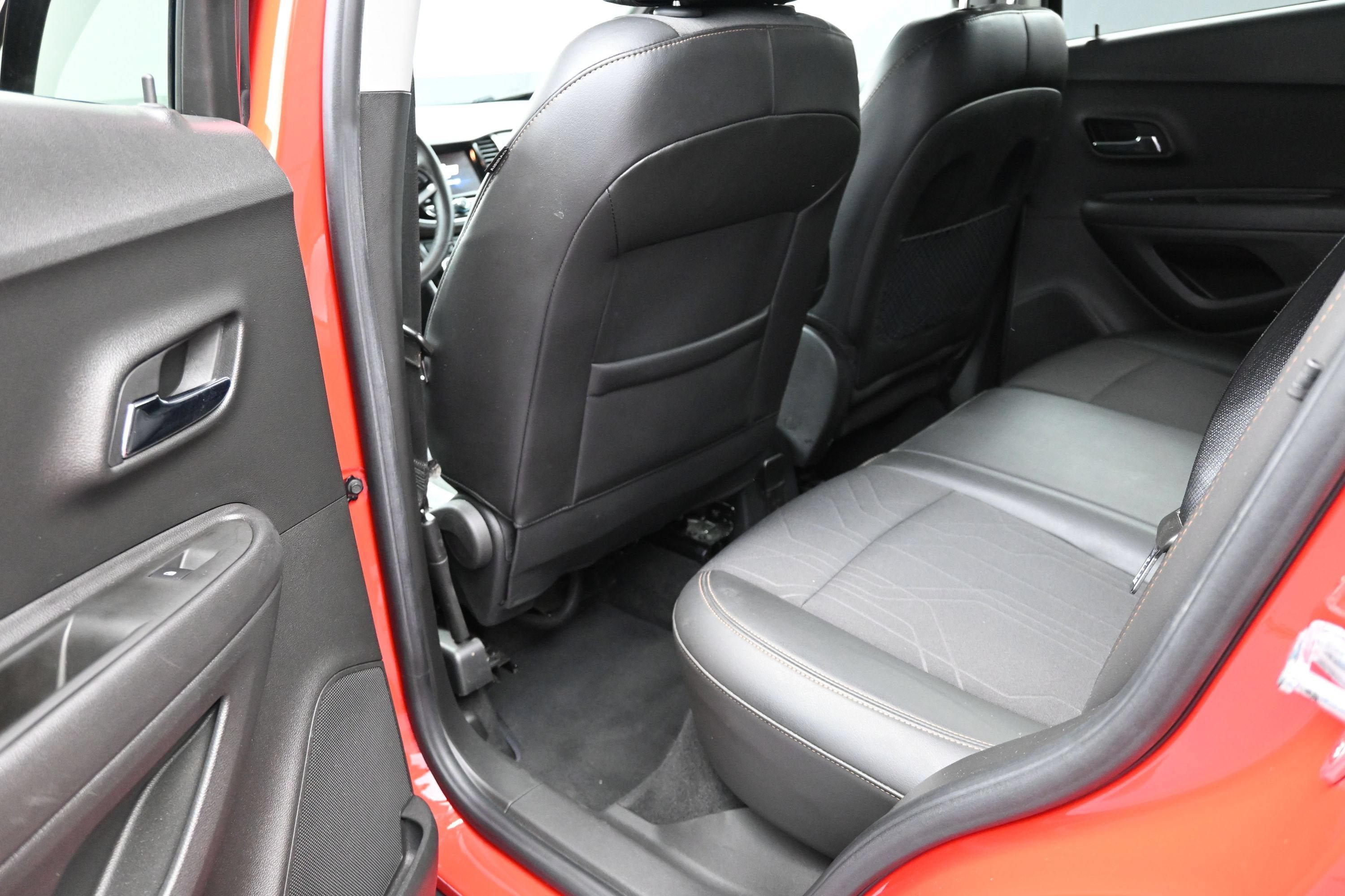 Used 2020 Chevrolet Trax LT w/ LT Convenience Package FWD image 23