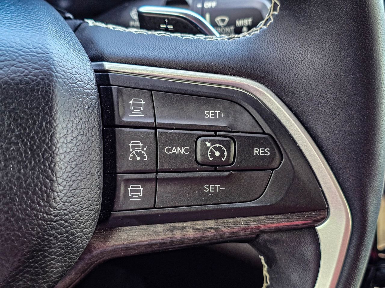 Used 2023 Jeep Grand Cherokee Limited w/ MOPAR Finishing Package AWD/4WD image 24