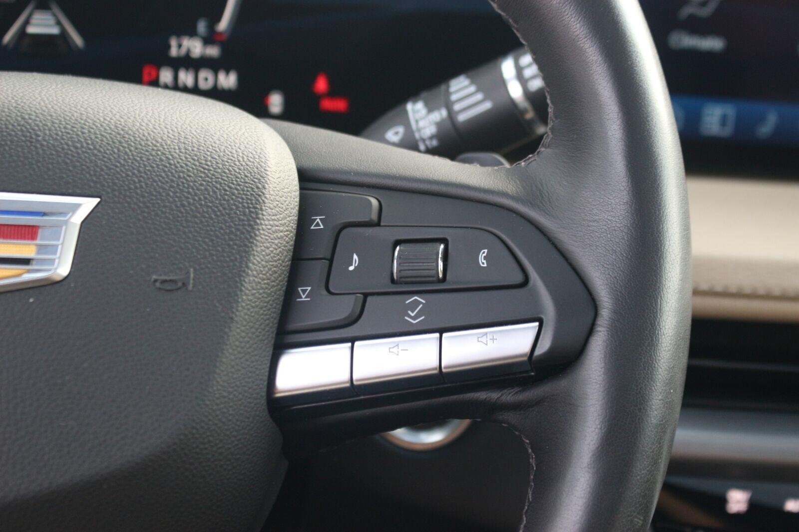 Used 2024 Cadillac XT4 Premium Luxury FWD image 19