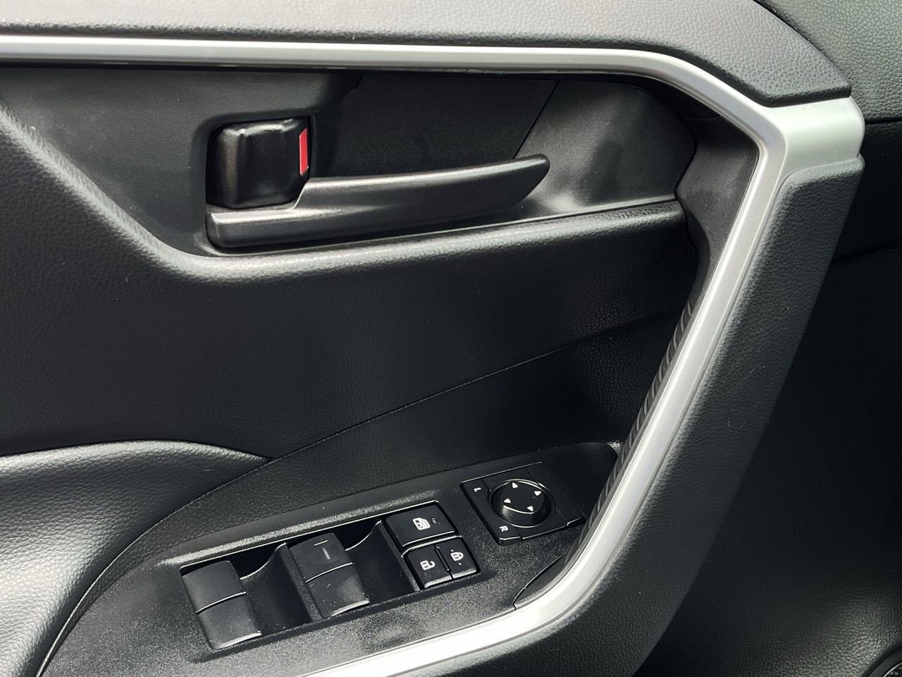 Used 2024 Toyota RAV4 LE FWD image 21