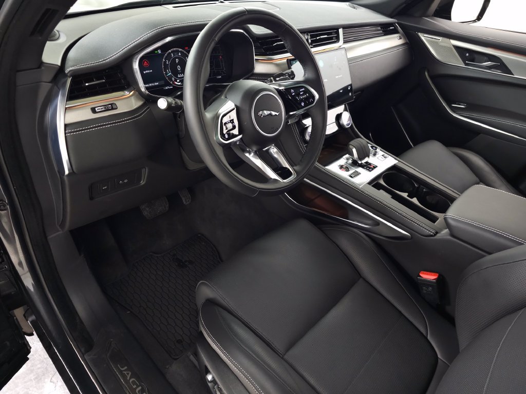 Used 2025 Jaguar F-PACE R-Dynamic S AWD/4WD image 17