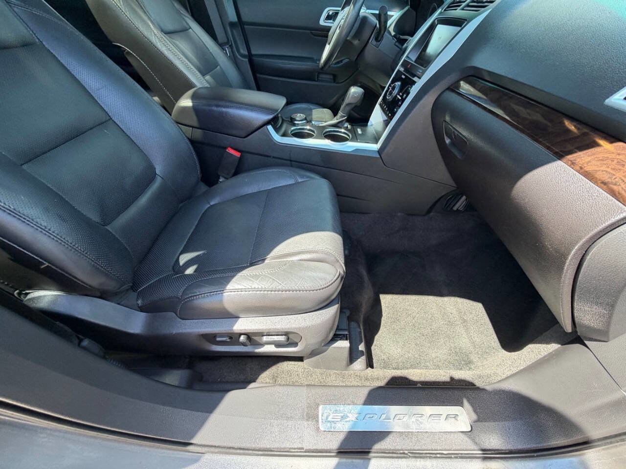 Used 2014 Ford Explorer Limited w/ Equipment Group 301A AWD/4WD image 43