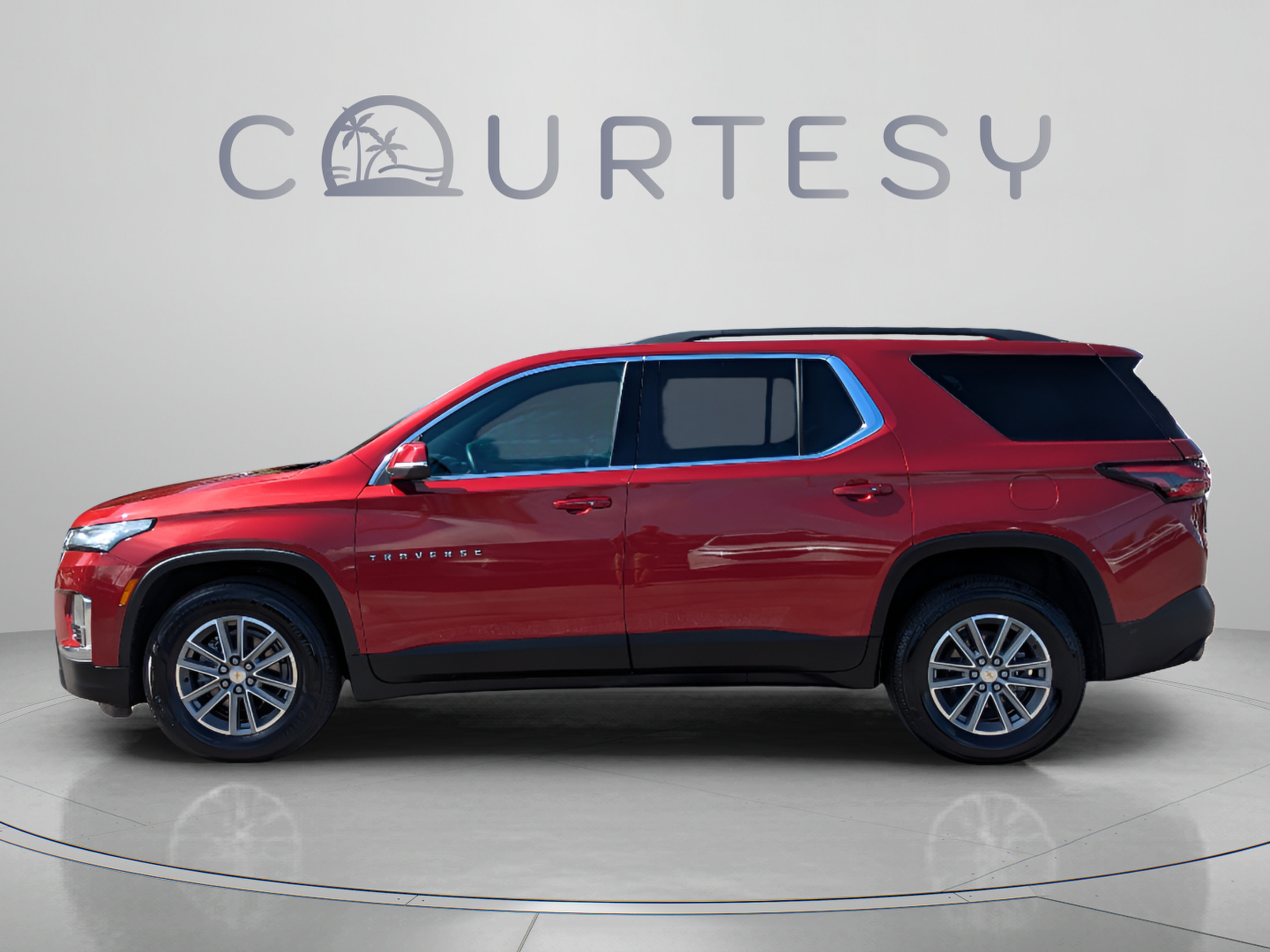 Used 2023 Chevrolet Traverse LT FWD image 2