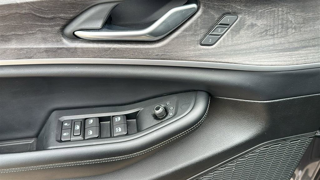 Used 2024 Jeep Grand Cherokee L Limited w/ Luxury Tech Group II image 11