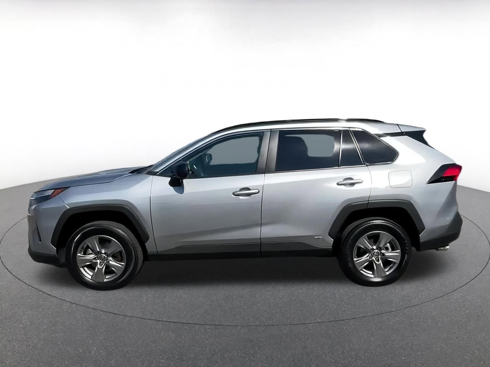 Used 2025 Toyota RAV4 LE image 9
