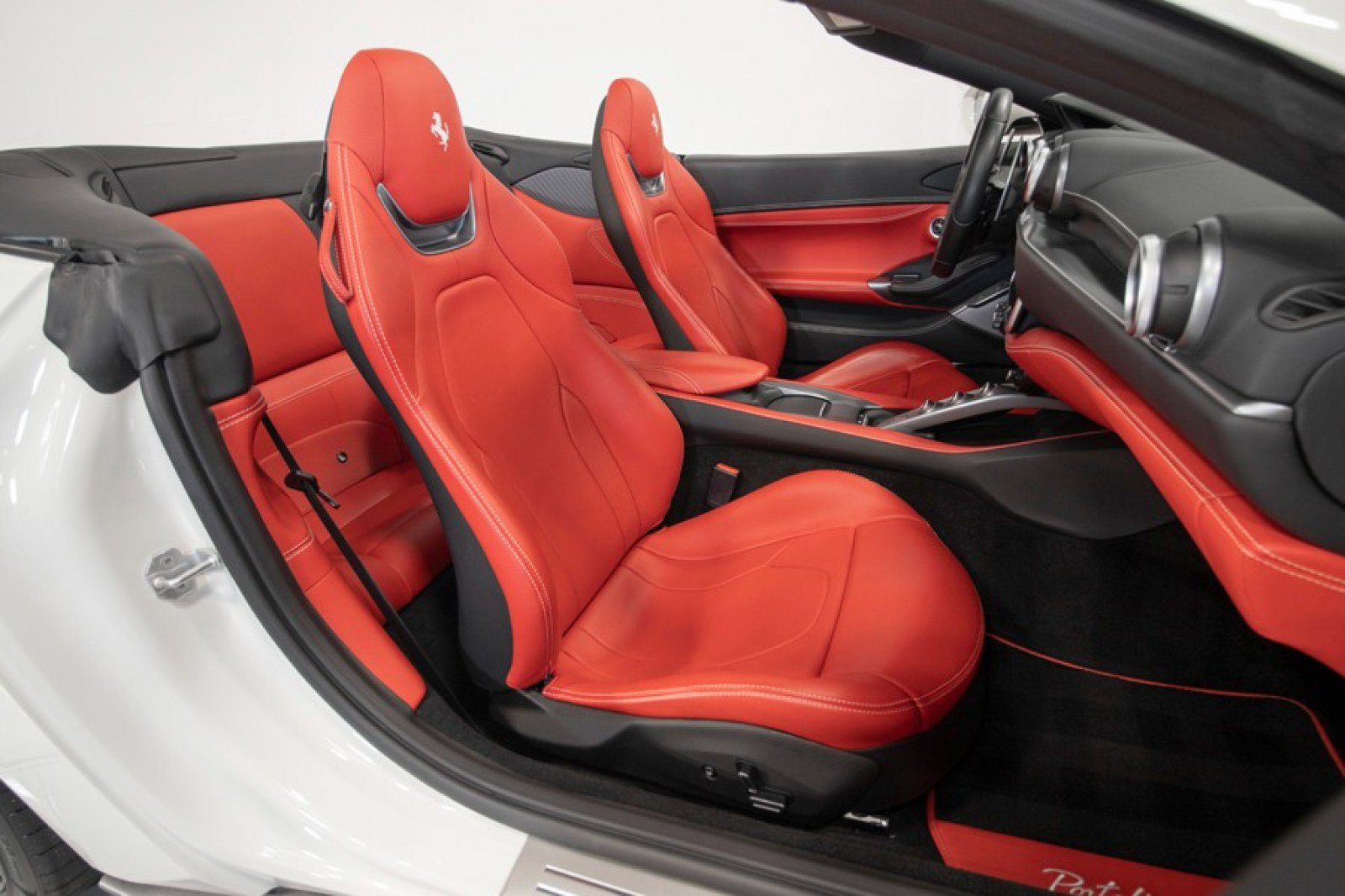 Used 2019 Ferrari Portofino image 53