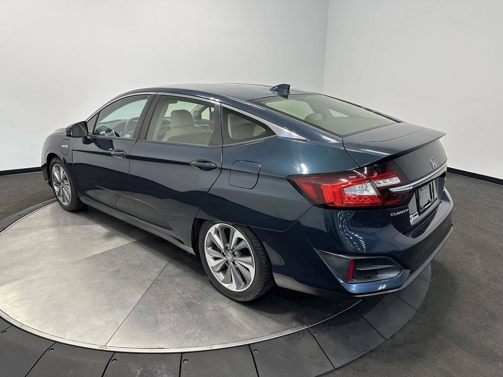 Used 2018 Honda Clarity Plug-In Hybrid image 5