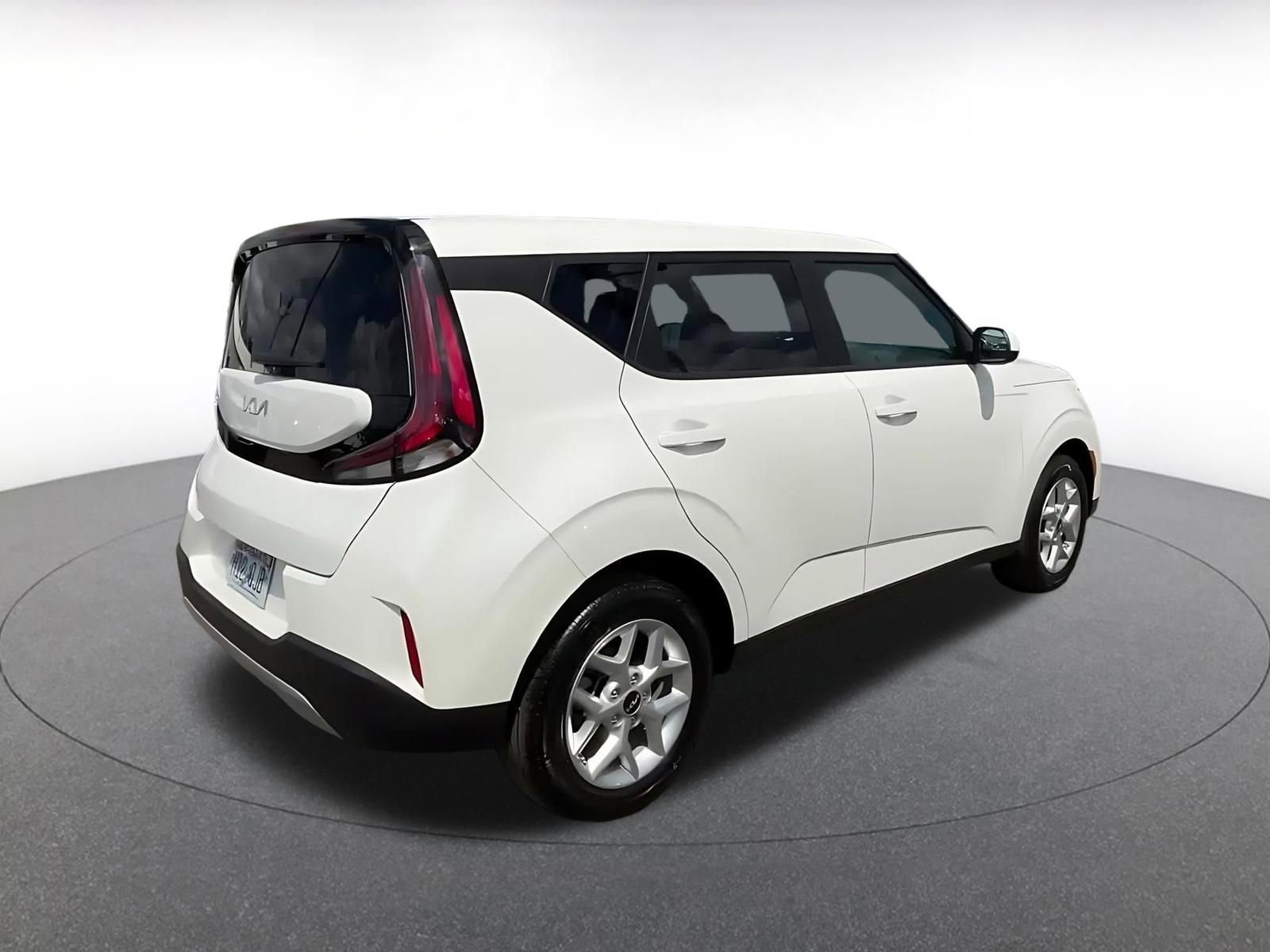 Used 2025 Kia Soul LX w/ LX Technology Package FWD image 14