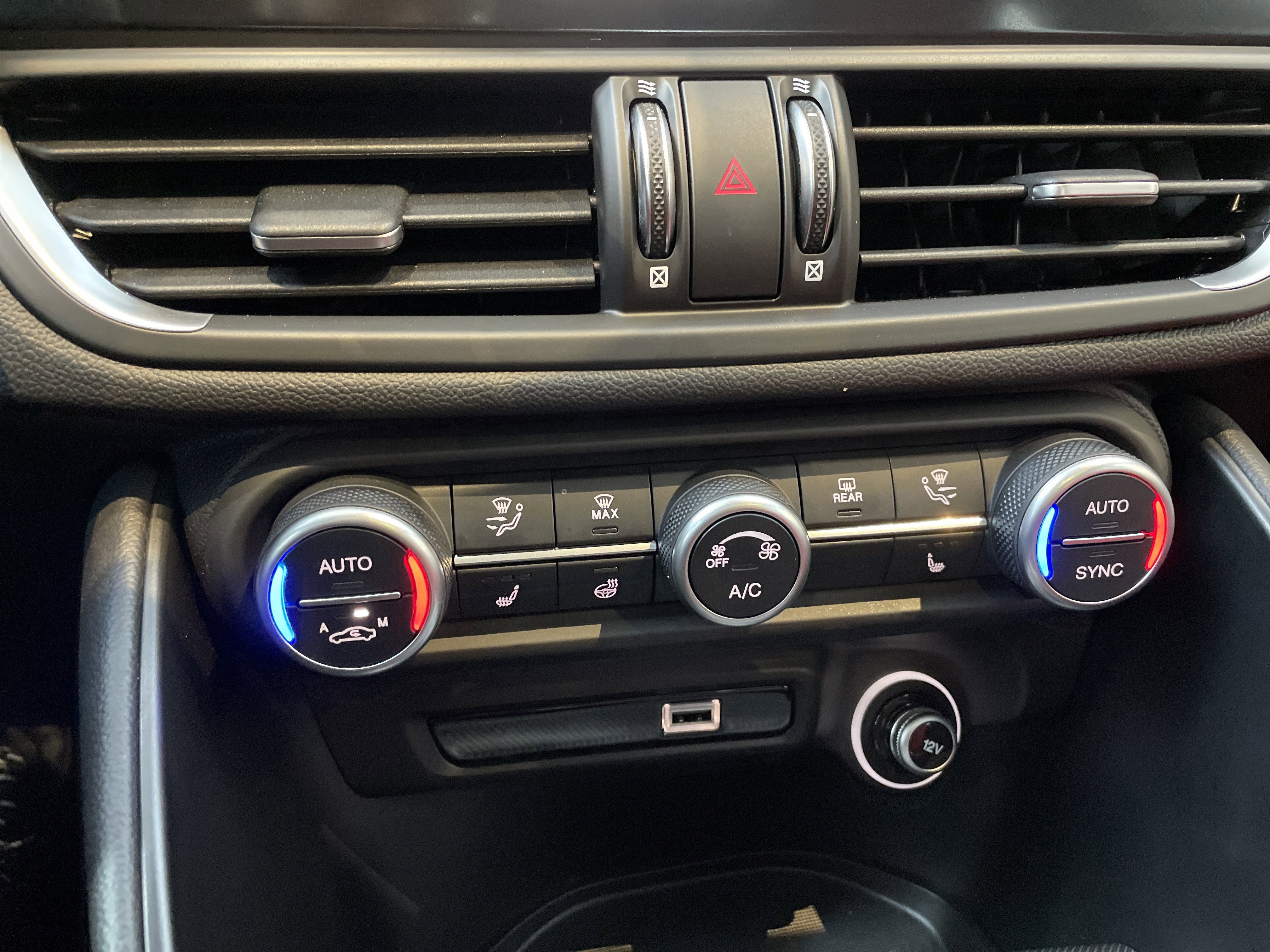 Used 2024 Alfa Romeo Giulia Veloce image 31