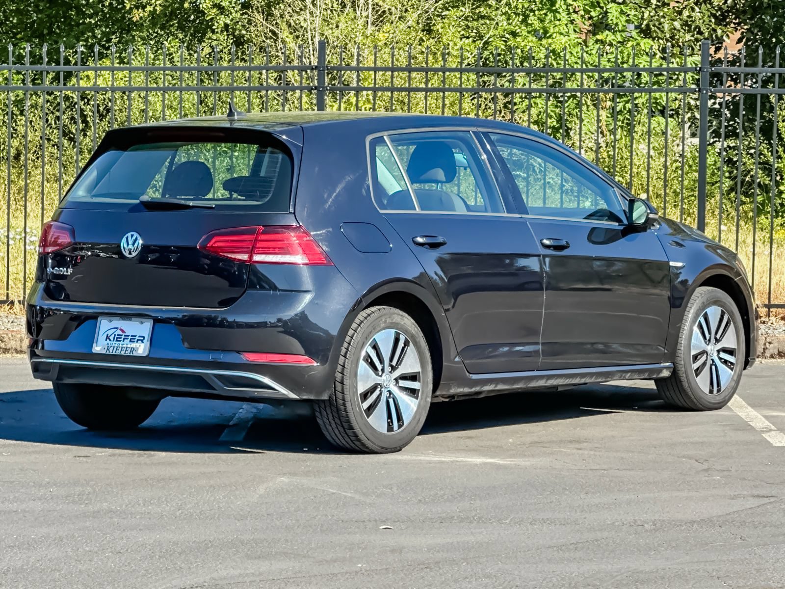 Used 2019 Volkswagen e-Golf SE w/ Driver Assistance Package FWD image 3