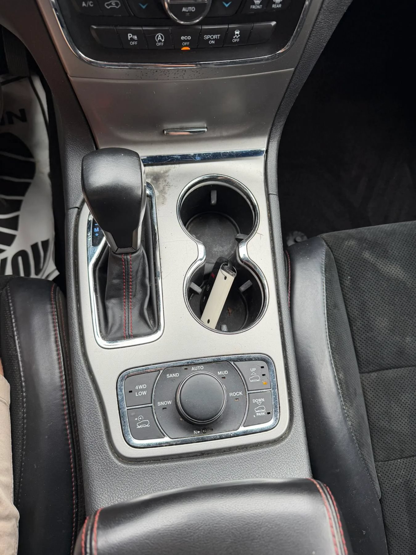 Used 2017 Jeep Grand Cherokee Trailhawk AWD/4WD image 16