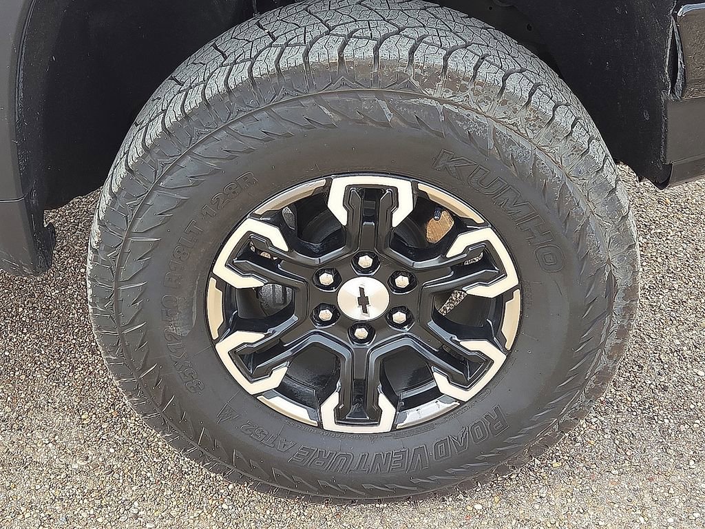 Used 2025 Chevrolet Silverado 1500 ZR2 image 12