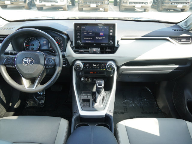 Used 2019 Toyota RAV4 XLE Premium FWD image 5
