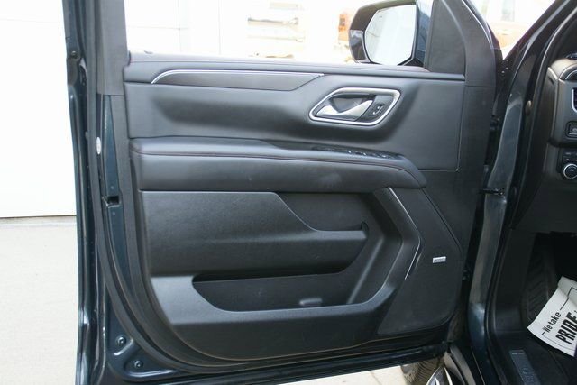 Used 2022 Chevrolet Suburban RST w/ Sport Performance Package image 13