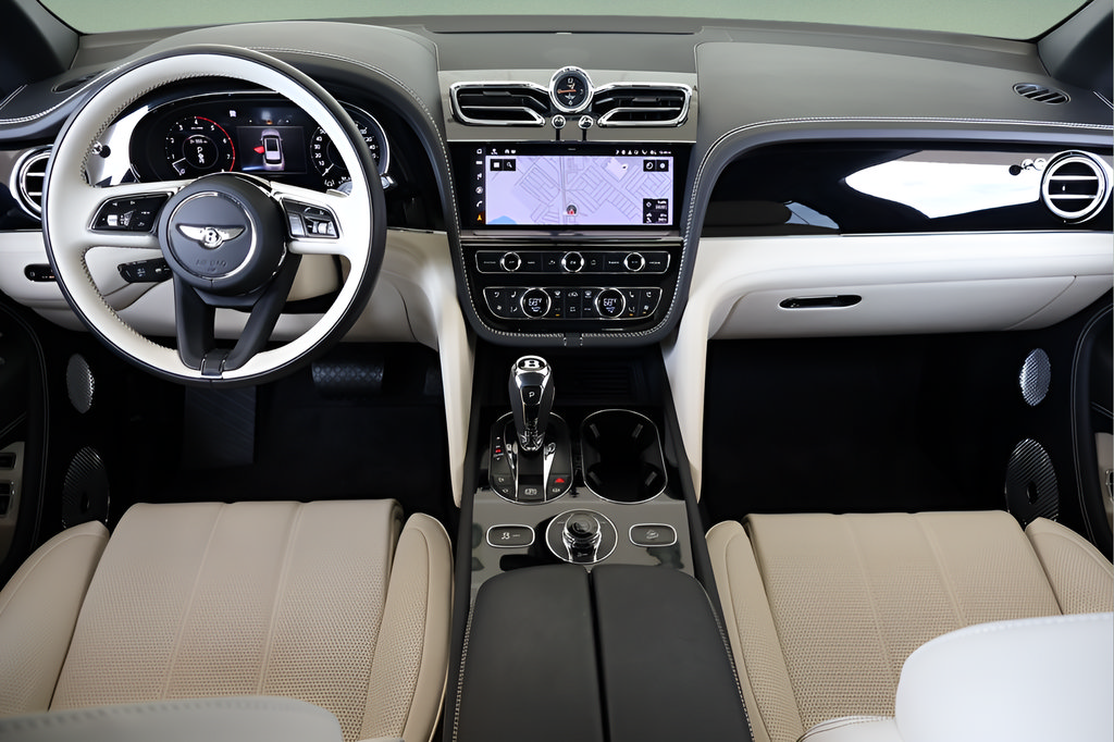 Used 2024 Bentley Bentayga AWD/4WD image 4