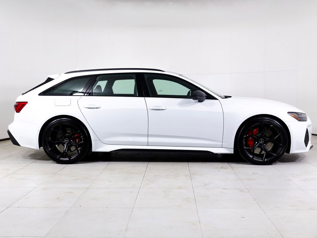 Used 2024 Audi RS 6 performance w/ Matte Carbon Package image 31